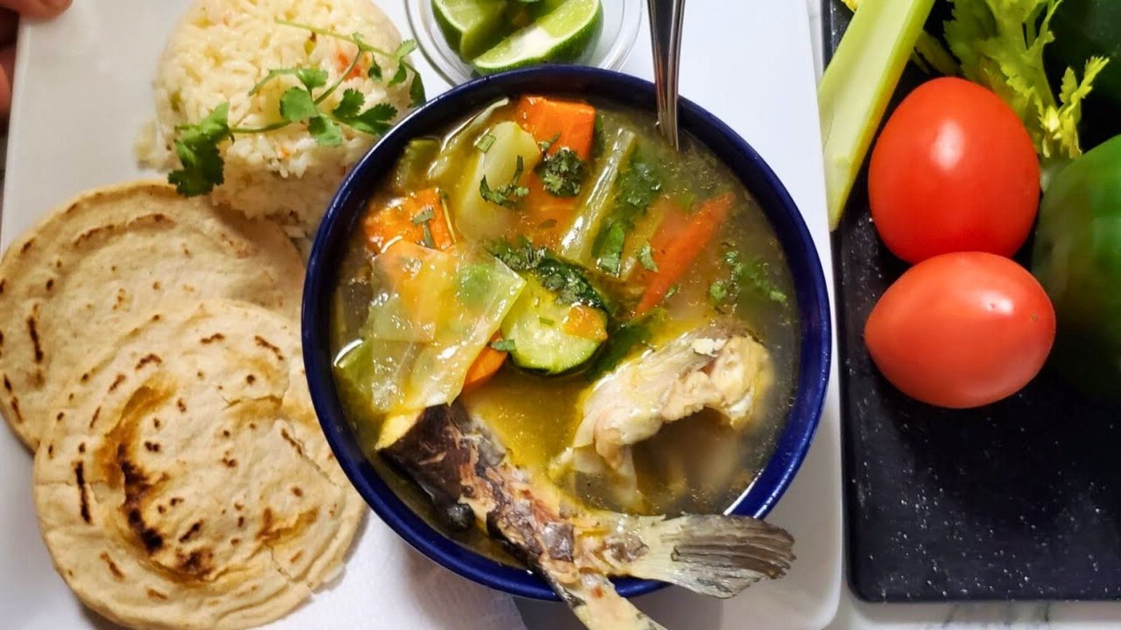 Sopa de Pescado Salvadoreña