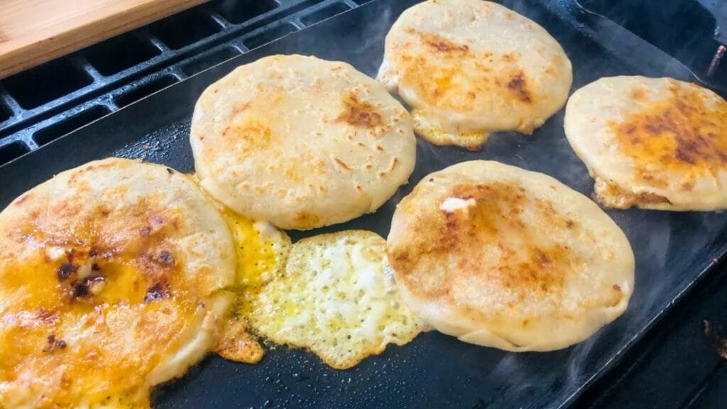 pupusas de chicharron con queso